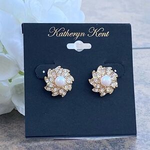 NWT KATHERYN KENT GOLD TONE PEARL AND CUBIC ZIRCONIA EARRINGS